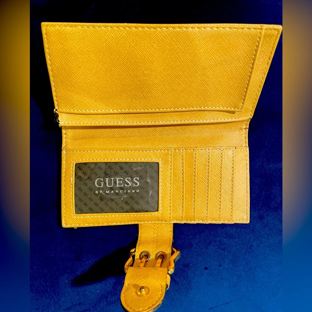 Guess Wallet - Picture 3 of 4